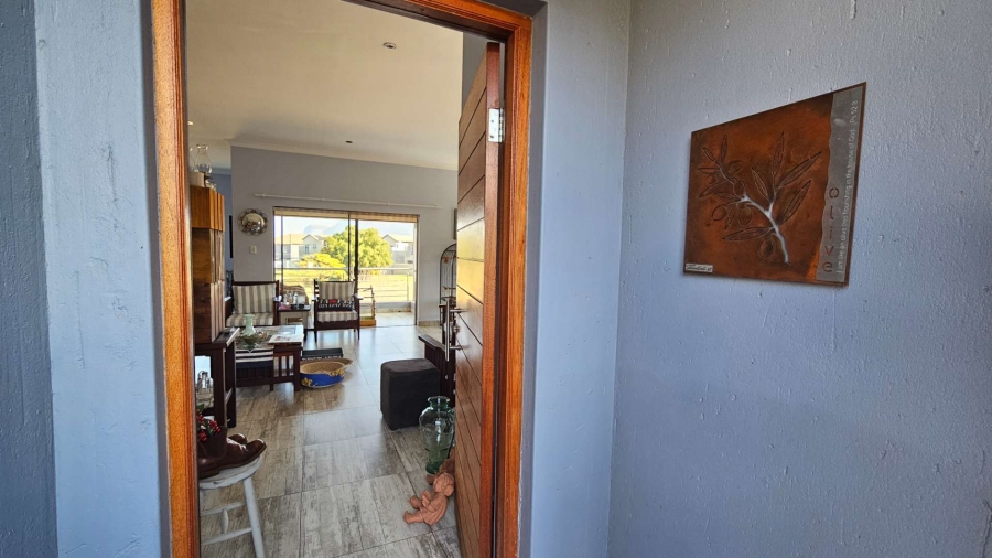 3 Bedroom Property for Sale in Gateway Manor North West